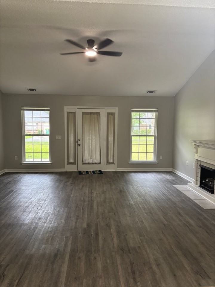 303A Moore Ave - Photo 3 of 13