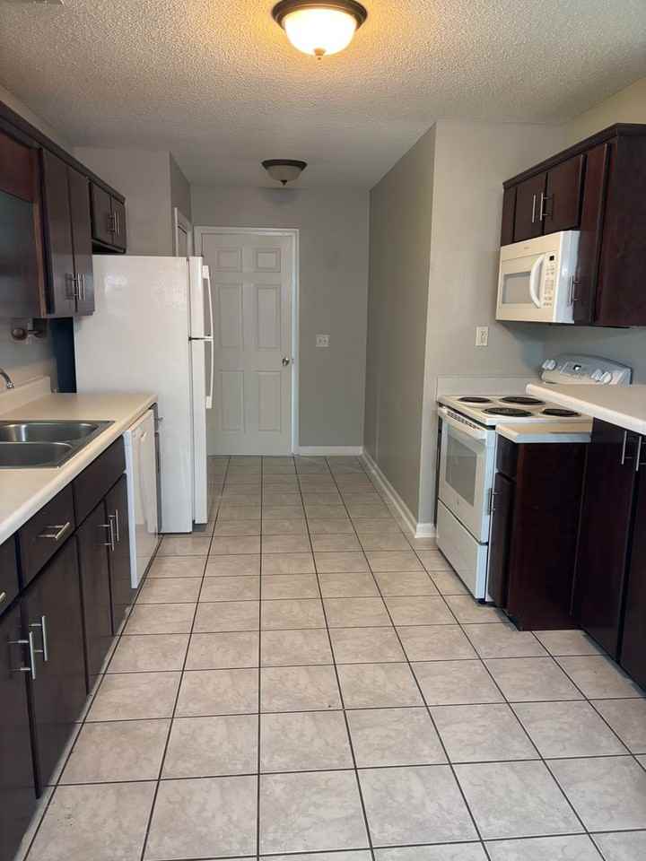 303A Moore Ave - Photo 6 of 13