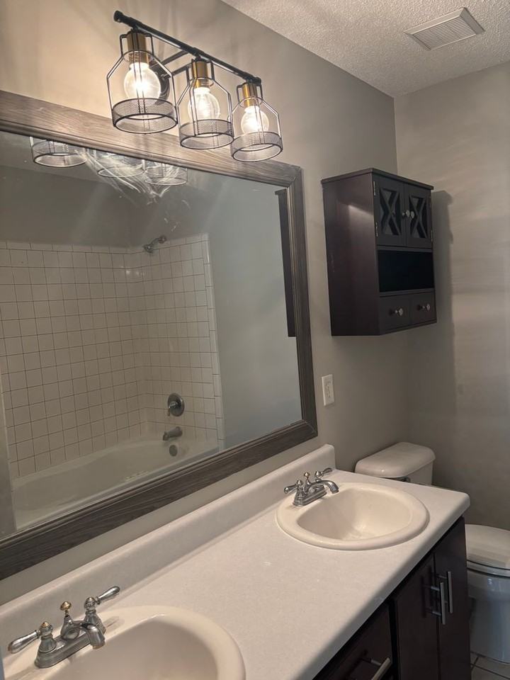 303A Moore Ave - Photo 7 of 13