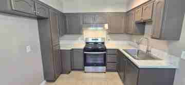 featured image of 405 S Kroeger St