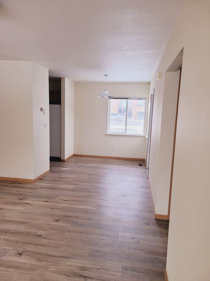 Oak Street Town Homes - Photo 4 of 34