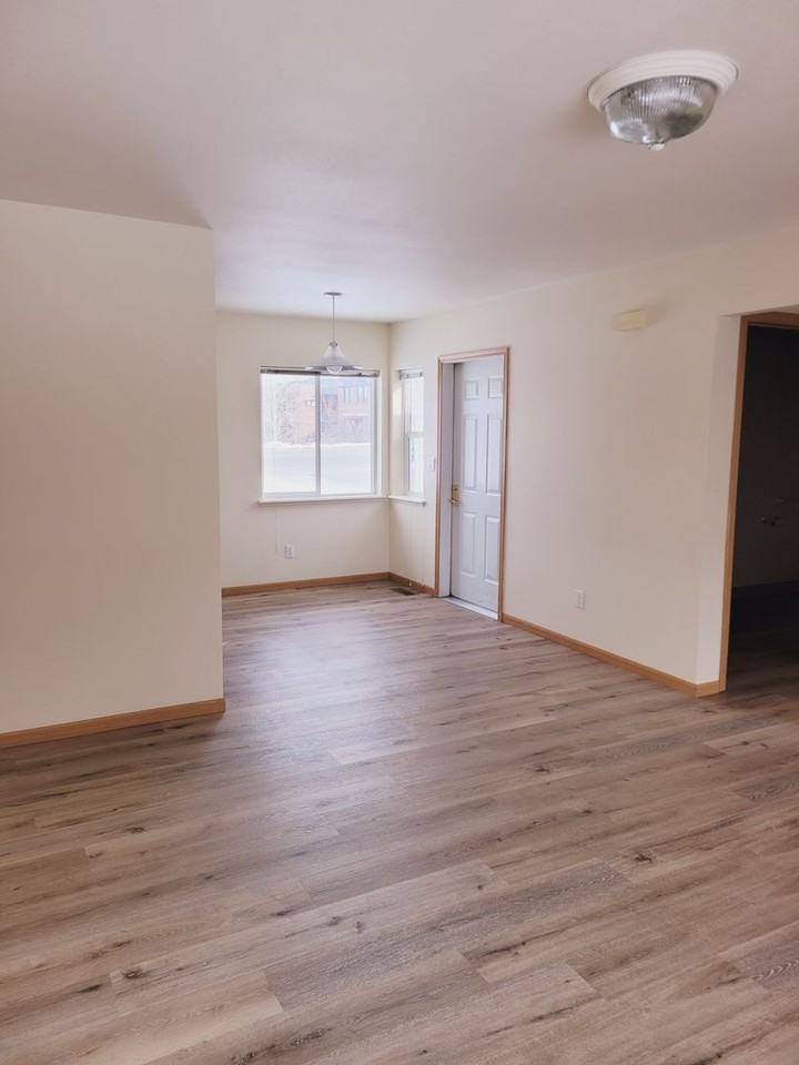Oak Street Town Homes - Photo 5 of 34
