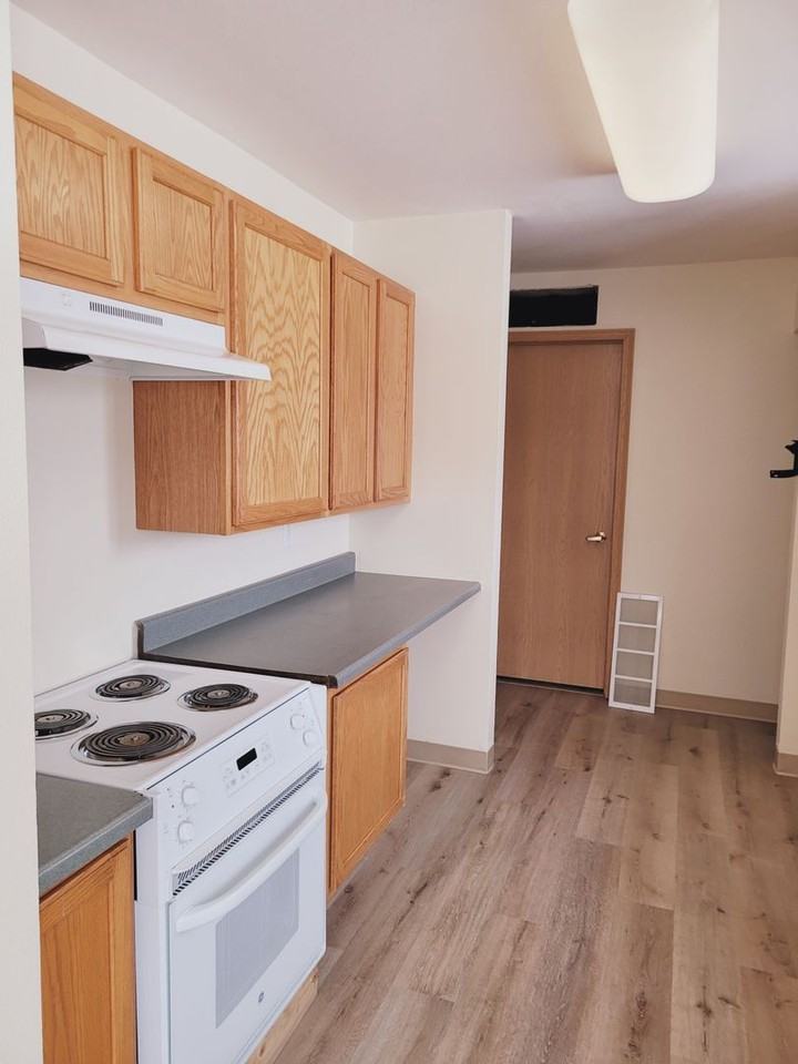 Oak Street Town Homes - Photo 6 of 34