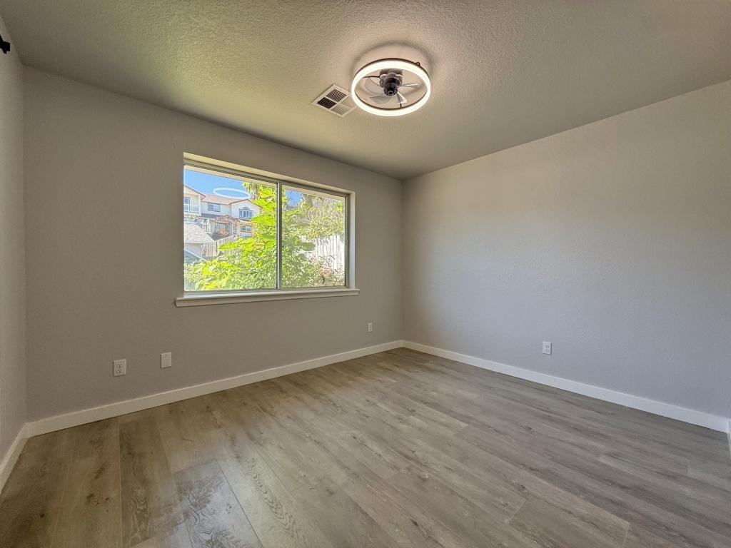 1762 Sw Allen Creek Rd - Photo 5 of 9