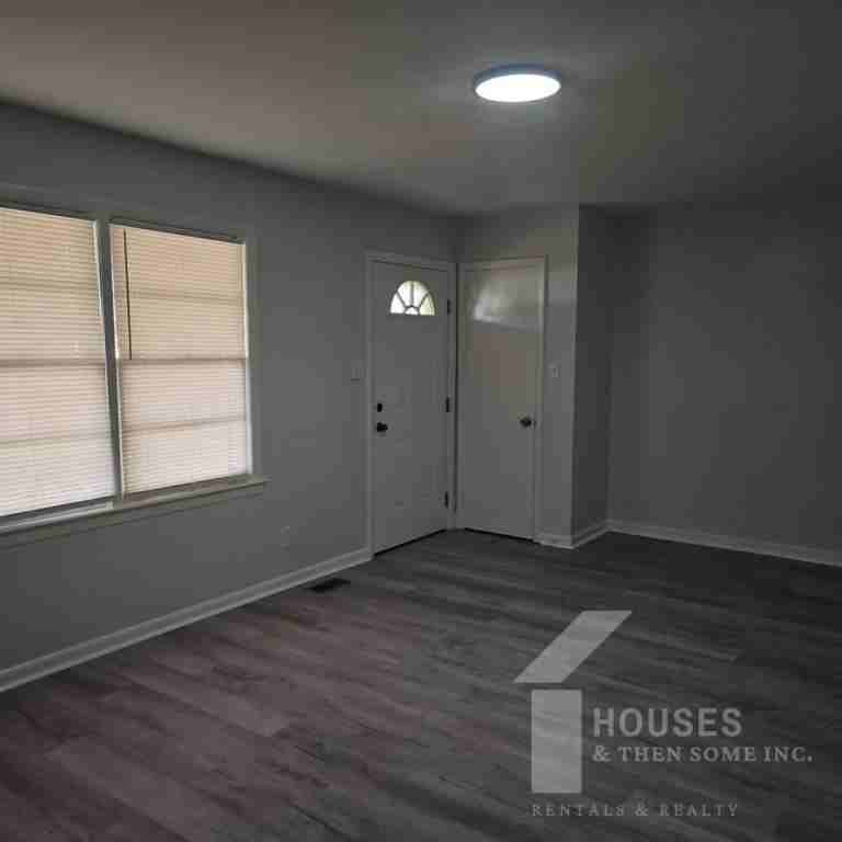 507 Garrett St - Photo 2 of 17