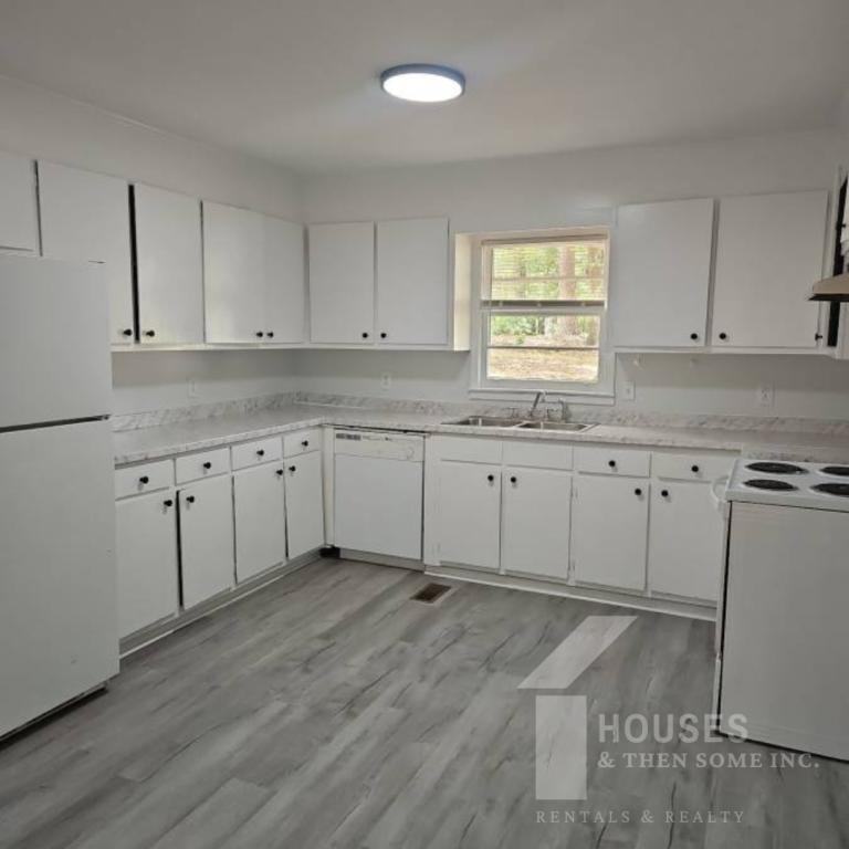 507 Garrett St - Photo 4 of 17