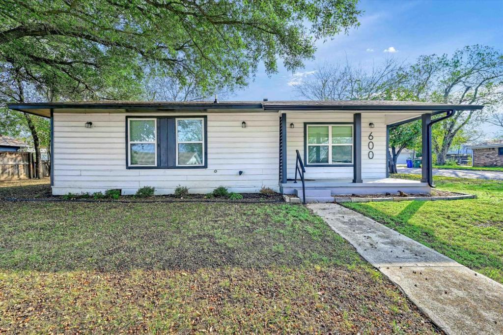 600 N Jordan St - Photo 3 of 21