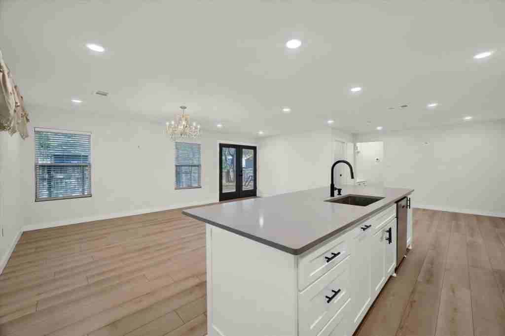 600 N Jordan St - Photo 4 of 21