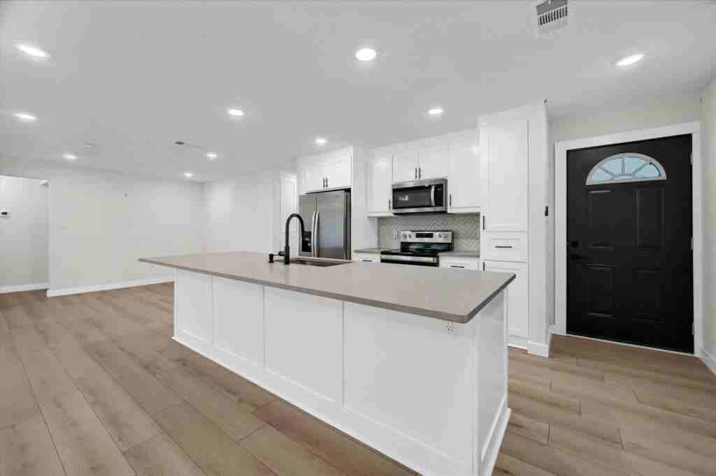 600 N Jordan St - Photo 6 of 21