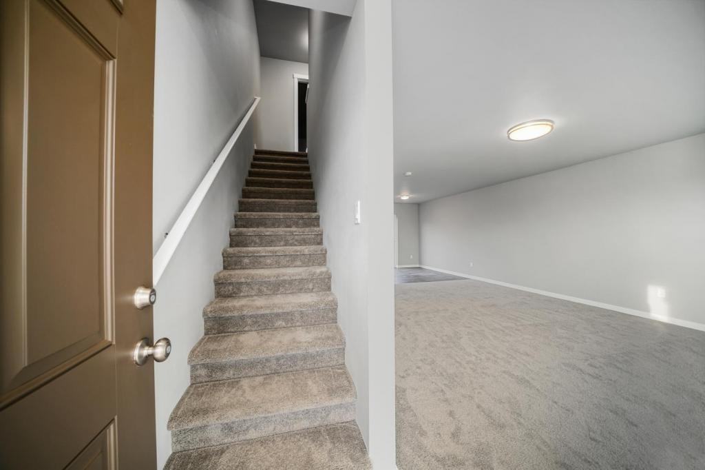 352 Ne Evergreen Ct - Photo 2 of 8
