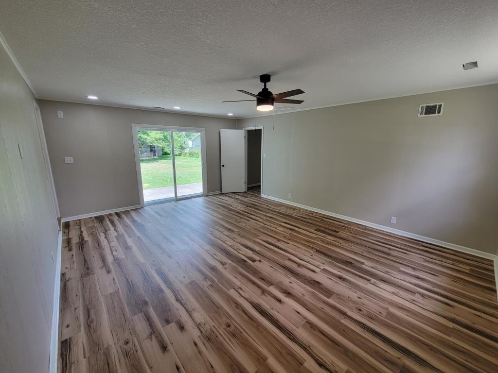 7721 Diane Dr - Photo 4 of 20