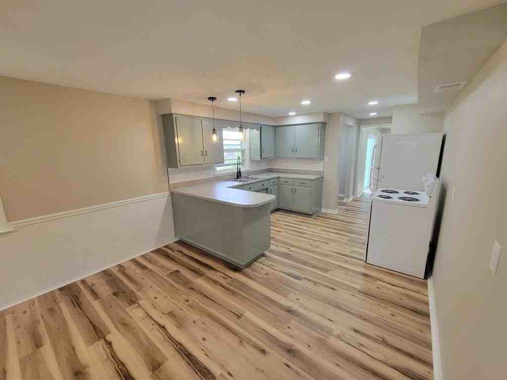 7721 Diane Dr - Photo 7 of 20