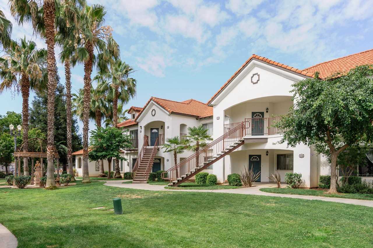 Dominion Courtyard Villas - Photo 4 of 35