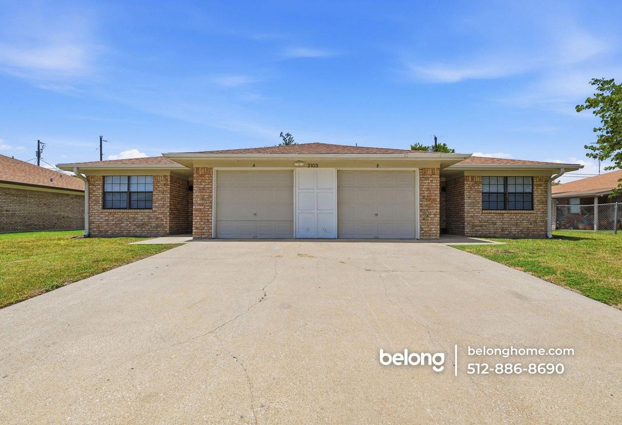 3103 Honeysuckle Cir #B - Photo 2 of 27