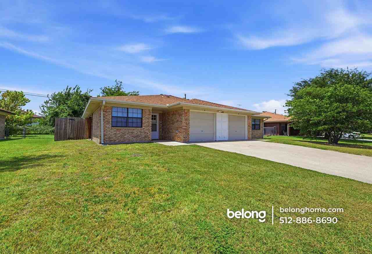 3103 Honeysuckle Cir #B - Photo 3 of 27