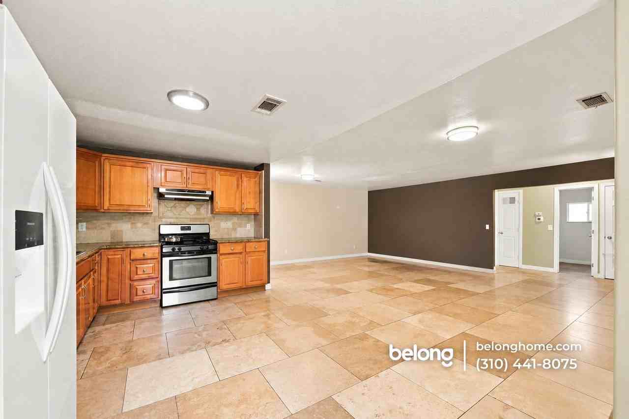 1626 E Avenue Q13 - Photo 2 of 17