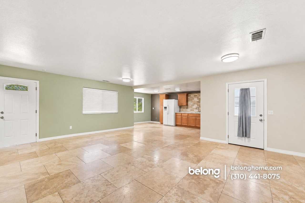 1626 E Avenue Q13 - Photo 3 of 17