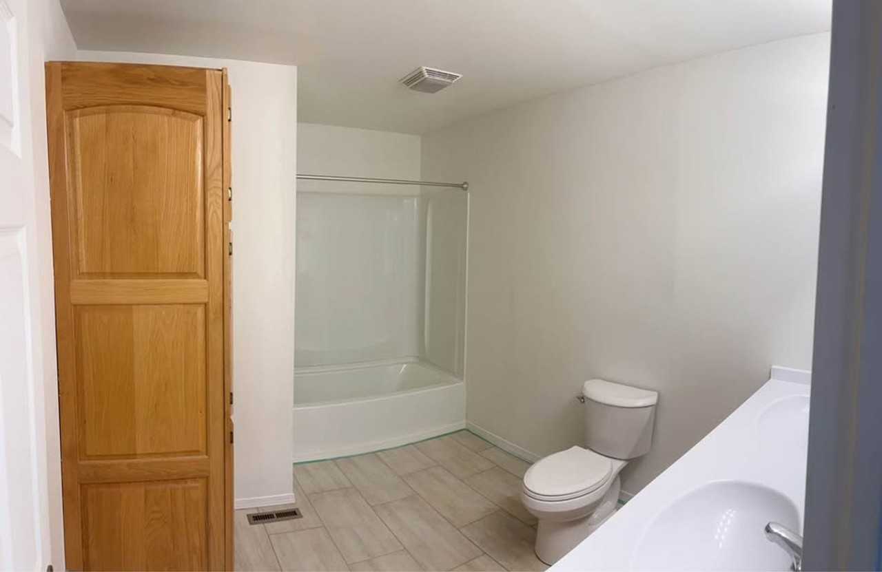 525 E 22nd St - Photo 4 of 7