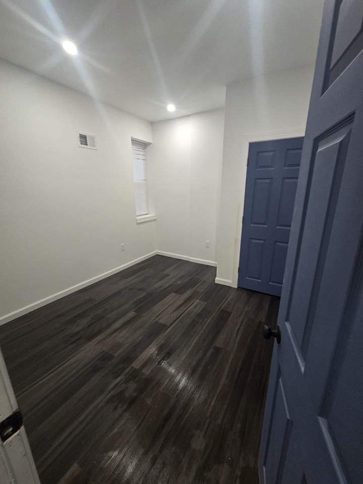 2221 S 68th St #A - Photo 3 of 5