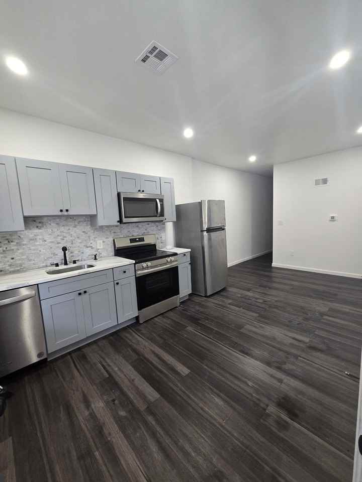 2221 S 68th St #A - Photo 4 of 5
