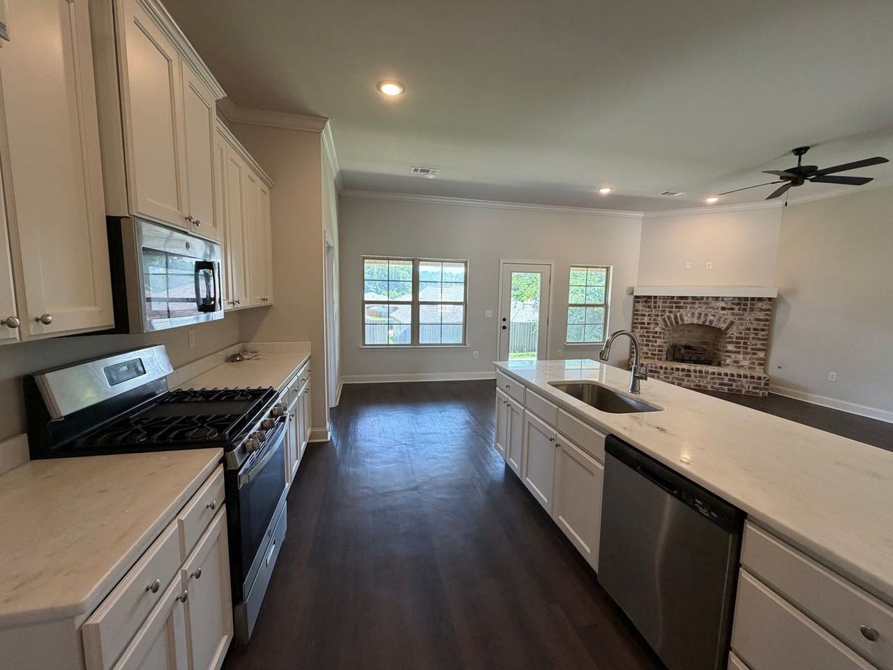 464 464 Silver Hill Drive - Photo 5 of 18