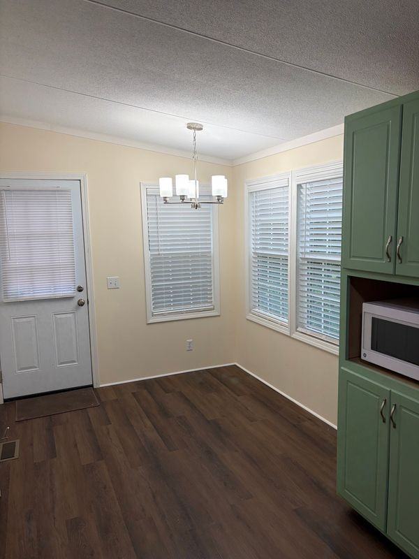 200 Pecan St - Photo 3 of 17