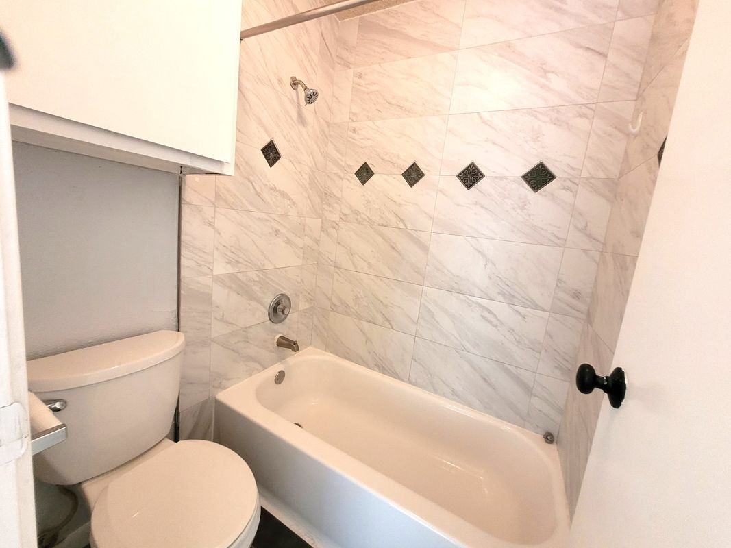 3919 Fairmont Pkwy ##180 - Photo 3 of 9