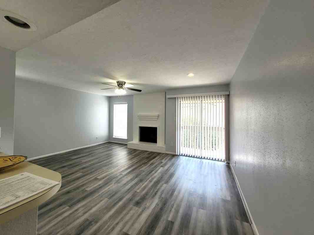 3919 Fairmont Pkwy ##180 - Photo 4 of 9