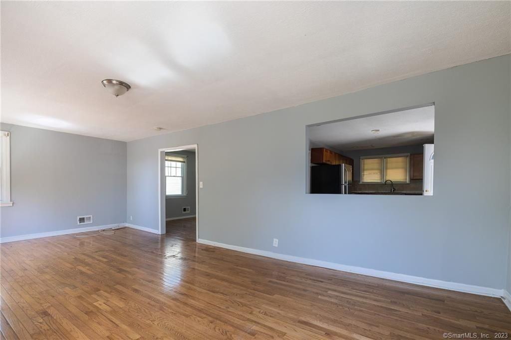 166 Earl Ave - Photo 3 of 25