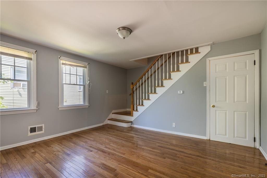166 Earl Ave - Photo 5 of 25