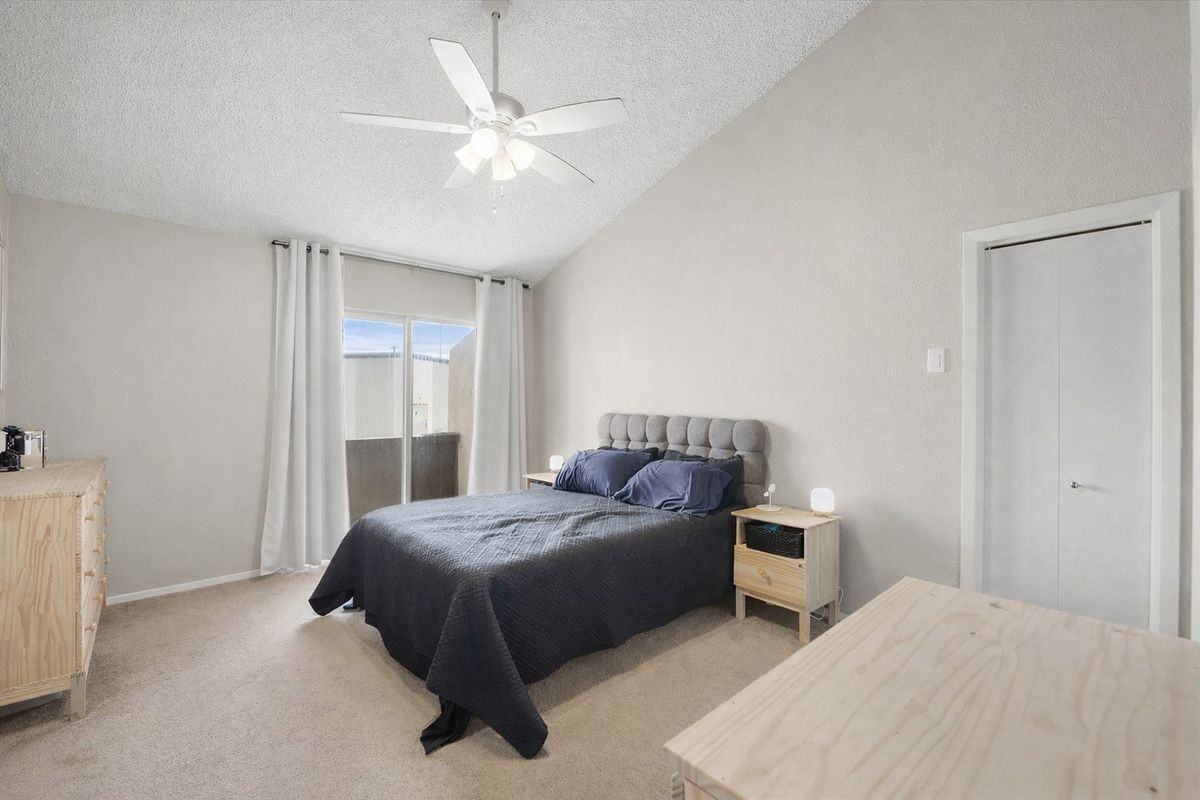 1818 Highbrook Ct - Photo 4 of 20