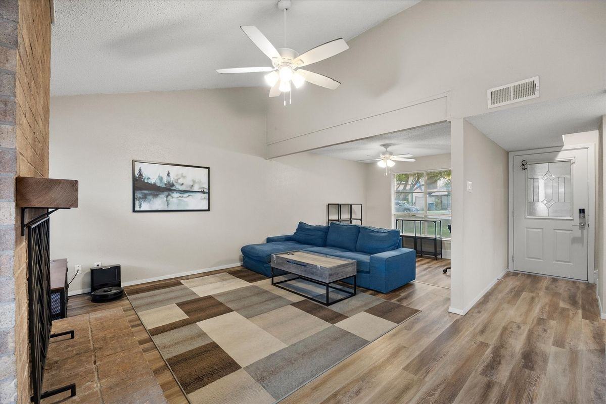 1818 Highbrook Ct - Photo 6 of 20