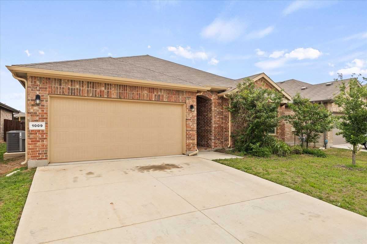 1009 Croxley Way - Photo 2 of 29