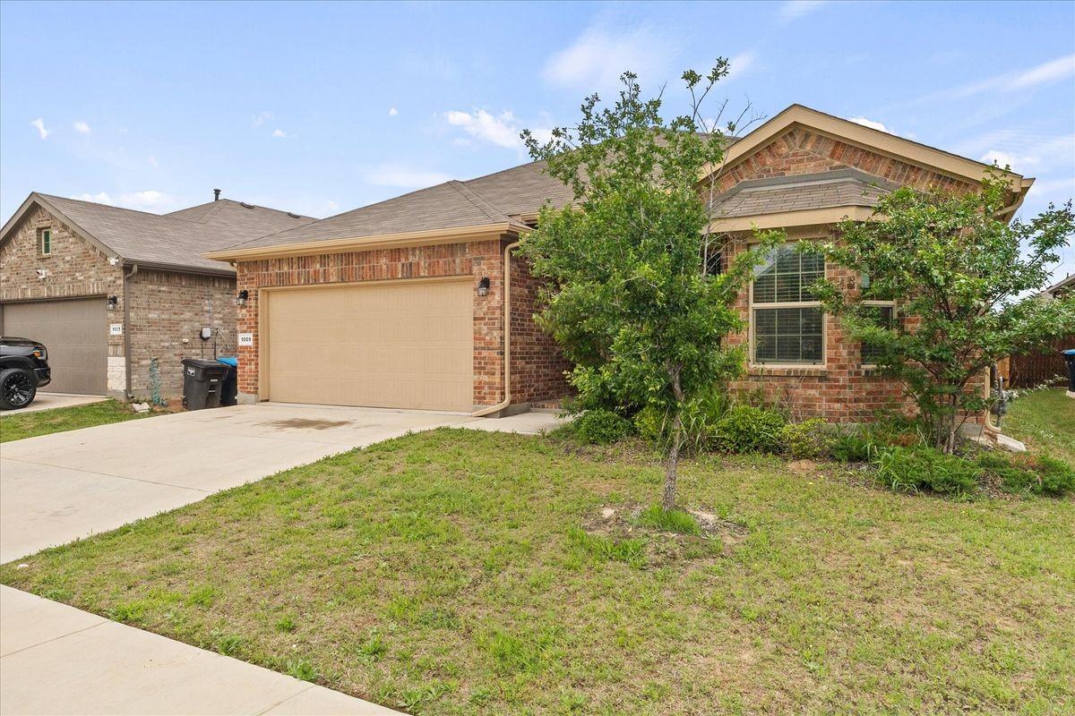 1009 Croxley Way - Photo 3 of 29