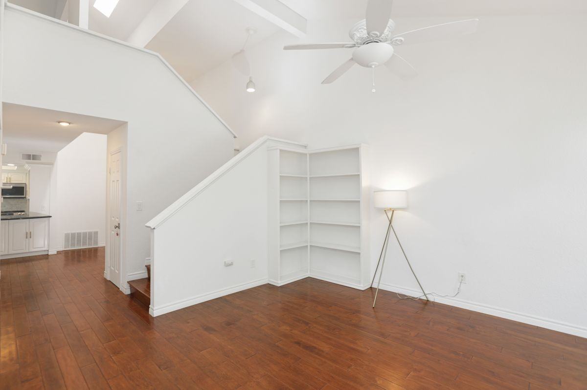 112 Santa Rosa Ct - Photo 3 of 4