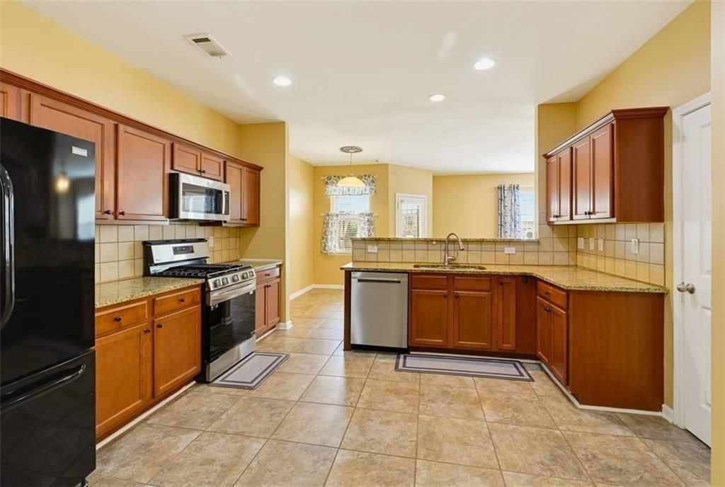 254 Shaw Dr - Photo 2 of 3