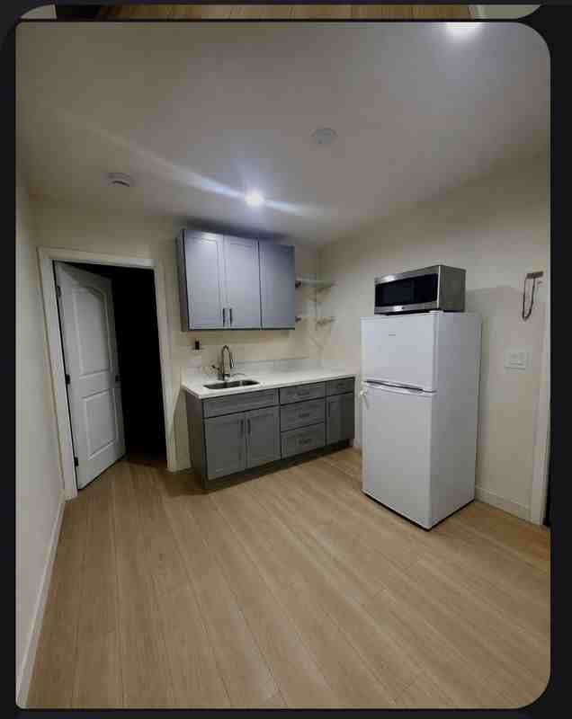 712 N Pauline St ##C - Photo 3 of 7