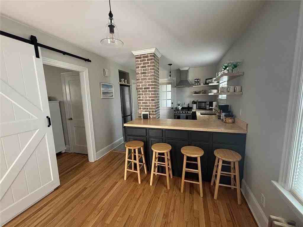 111 Cedar Ave - Photo 5 of 11