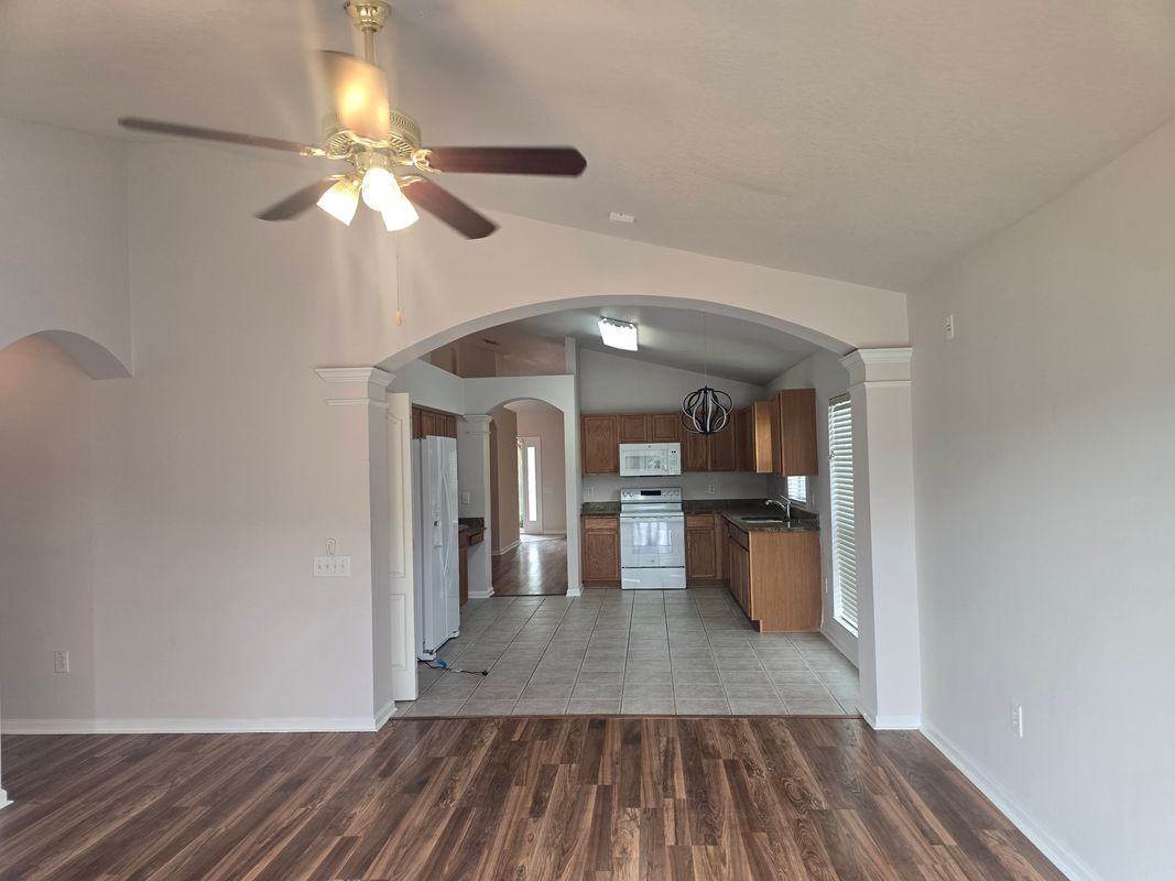 31125 Hannigan Pl - Photo 2 of 3