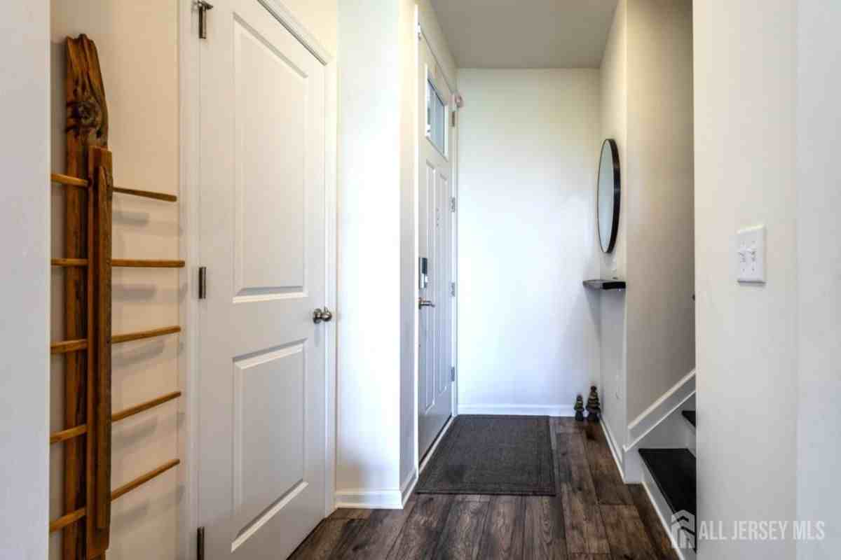 3305 Charleston Dr - Photo 3 of 28