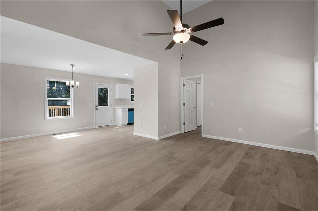 135 Holly Creek Dr - Photo 3 of 17