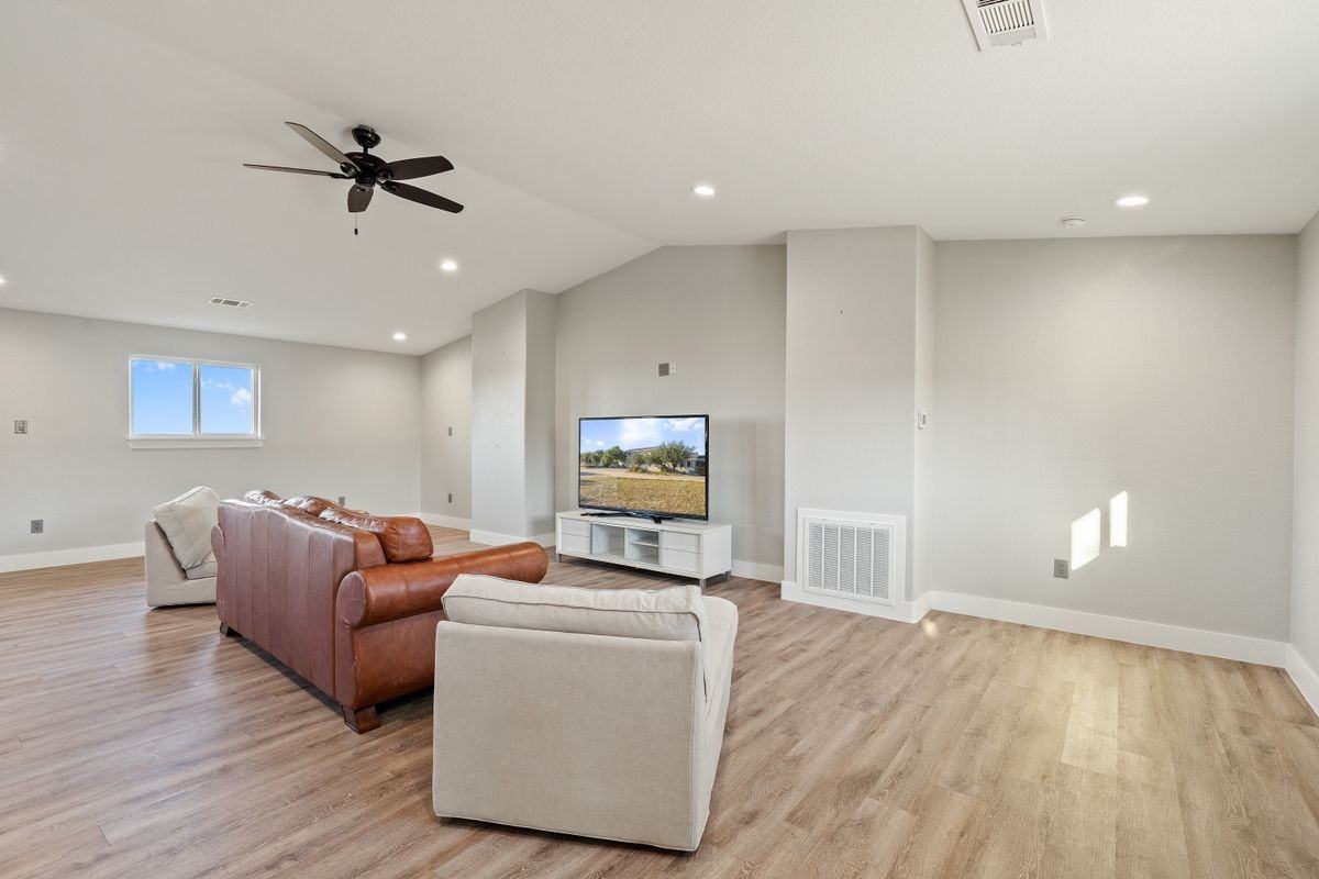 414 Gregg Dr - Photo 5 of 50
