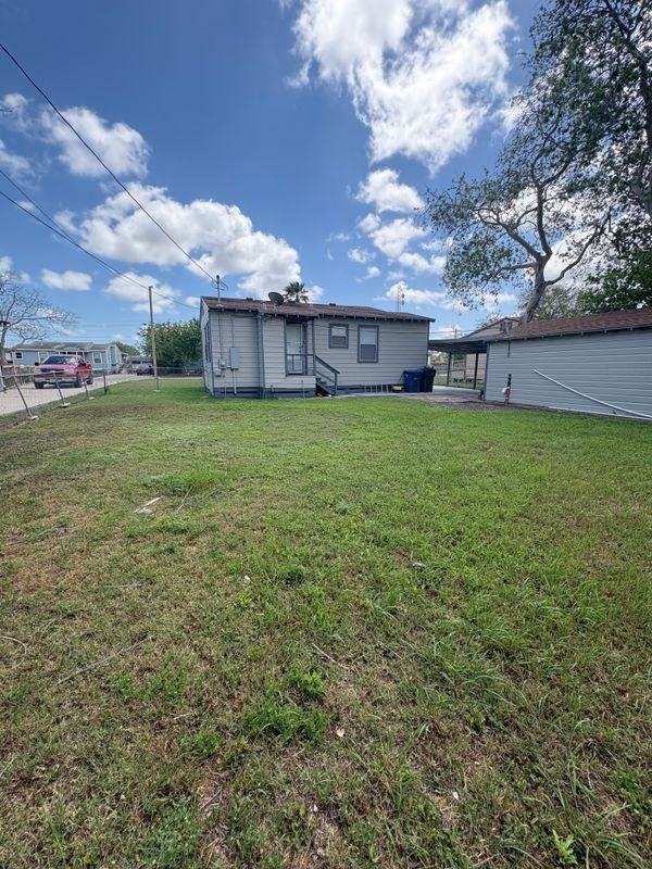 1341 Daytona Dr - Photo 3 of 3