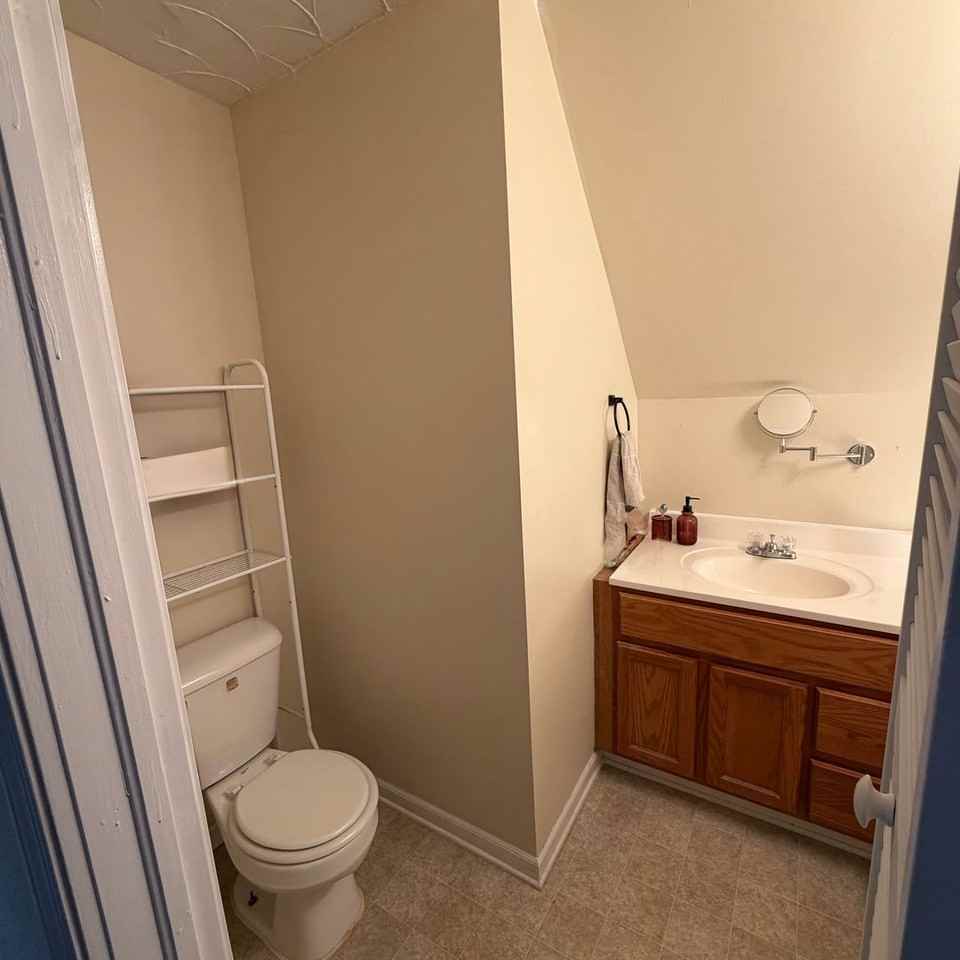 1627A E Belleview Pl - Photo 6 of 15