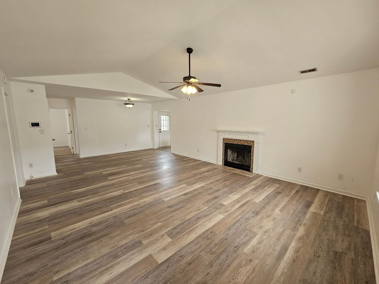 404 Chaps Ct - Photo 2 of 17