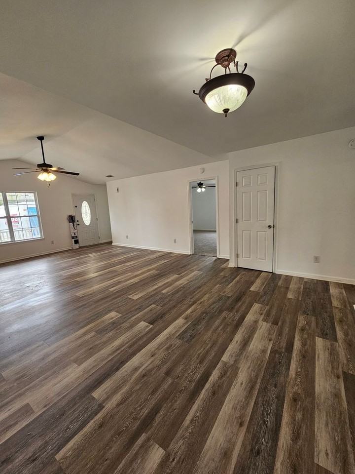 404 Chaps Ct - Photo 3 of 17