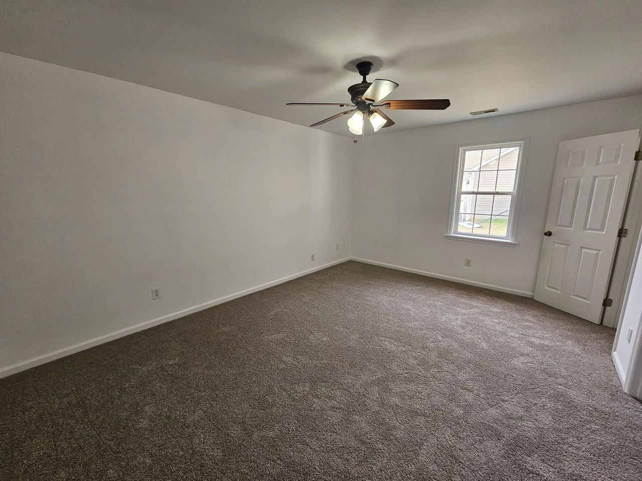 404 Chaps Ct - Photo 7 of 17