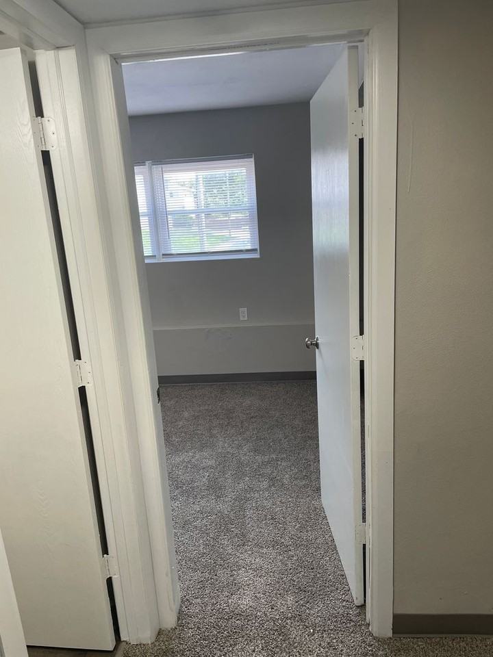 Maplewood Apartments - Photo 6 of 18
