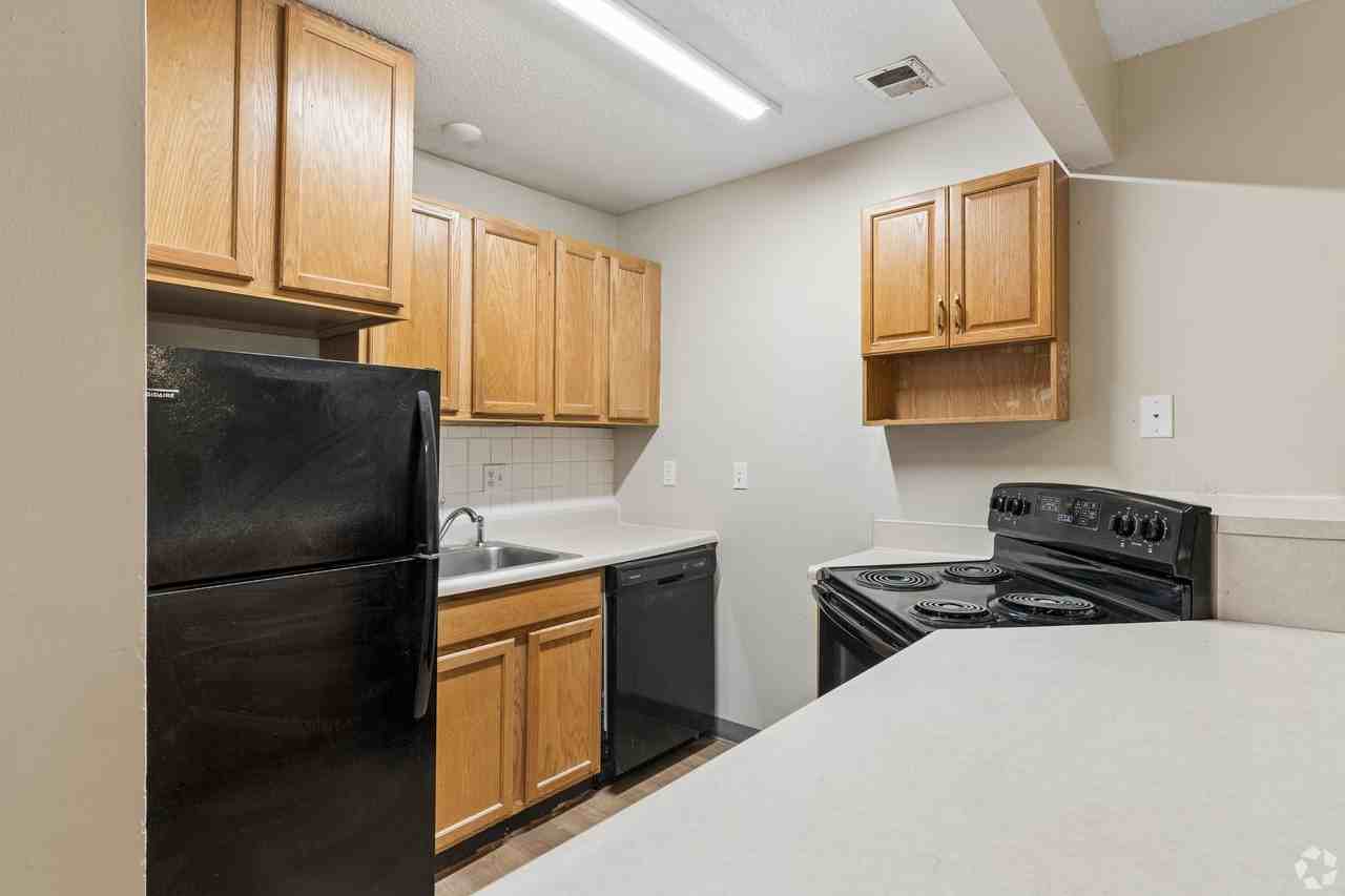 Parkway Apartments - Photo 2 of 39