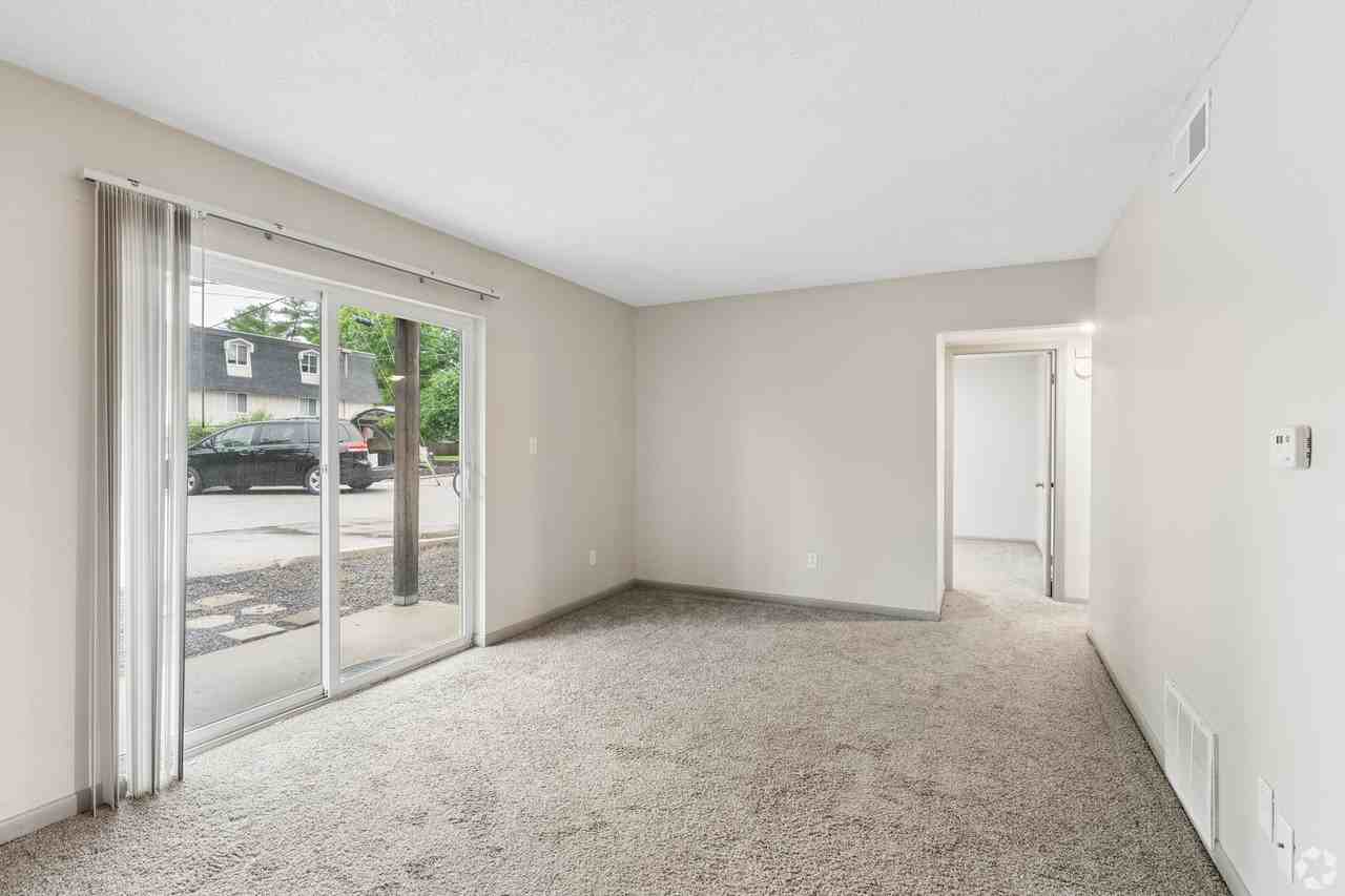 Parkway Apartments - Photo 5 of 39
